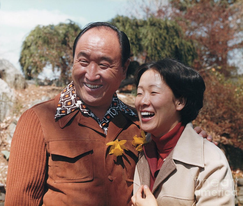 reverend-sun-myung-moon-and-wife-bettmann